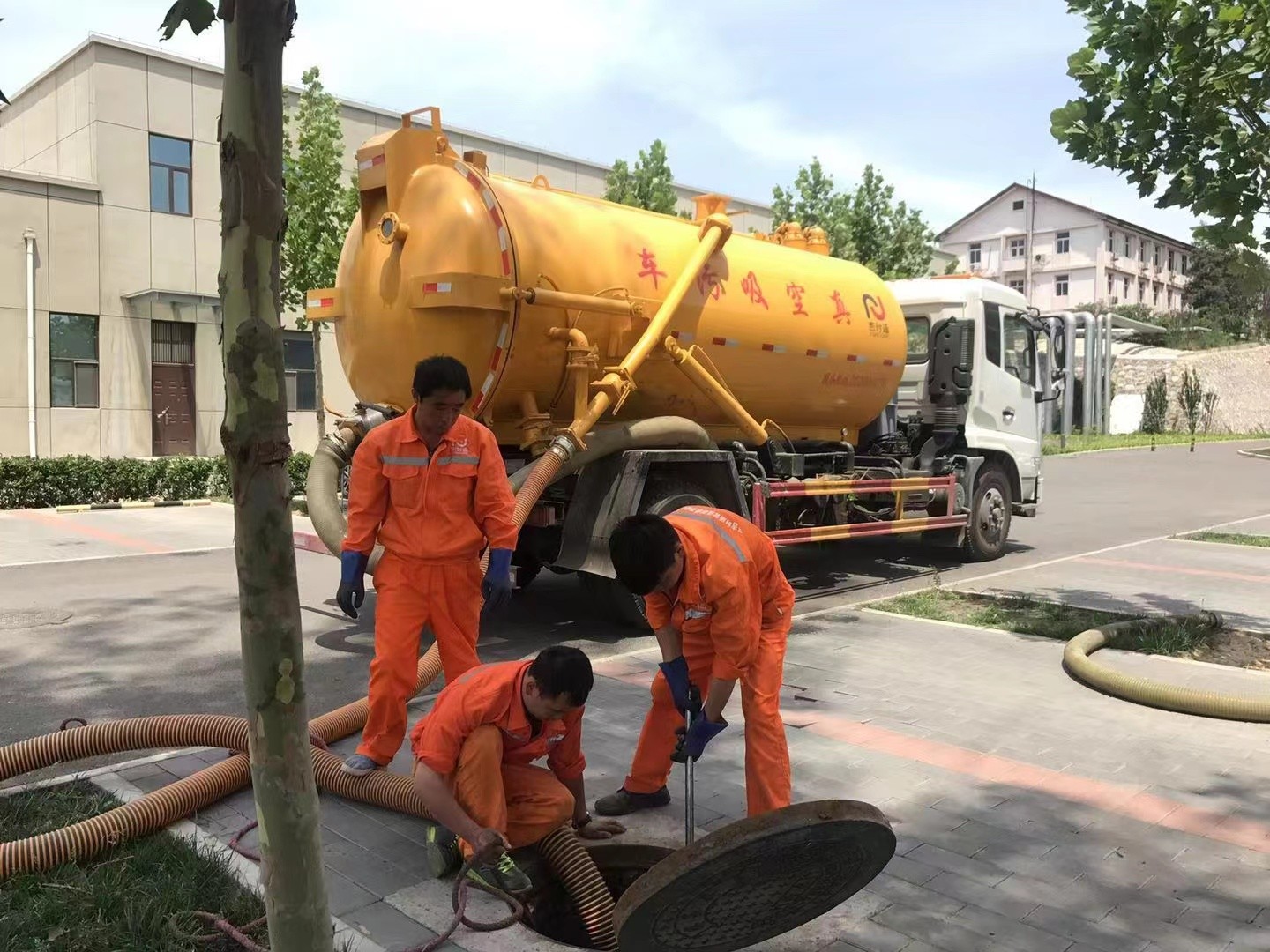 乐亭化粪池清理与5-8吨吸粪车施工效率分析